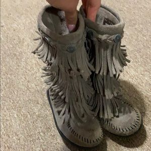 Girls Minnetonka fringe boots
